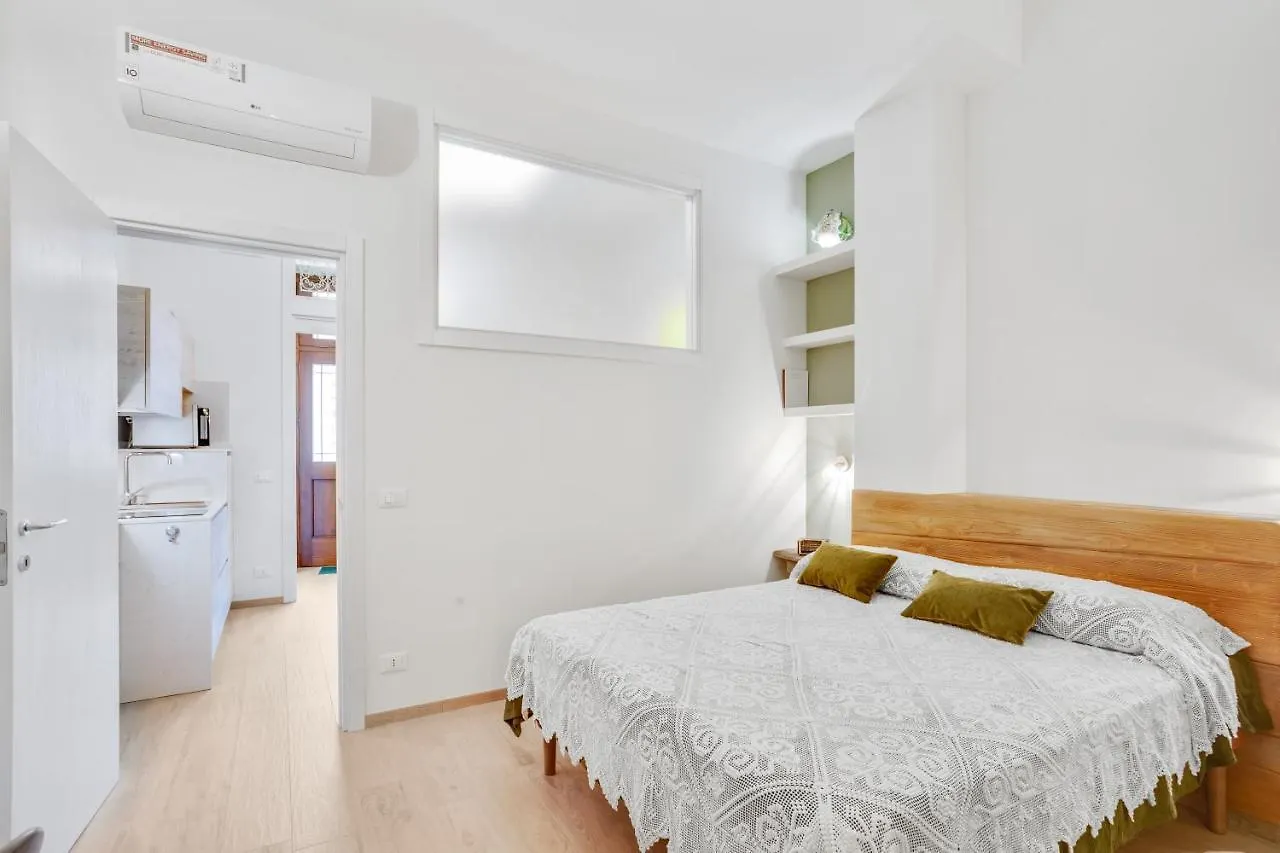 Madame Bari' Suite Apt In The Heart Of Bari Apartmán