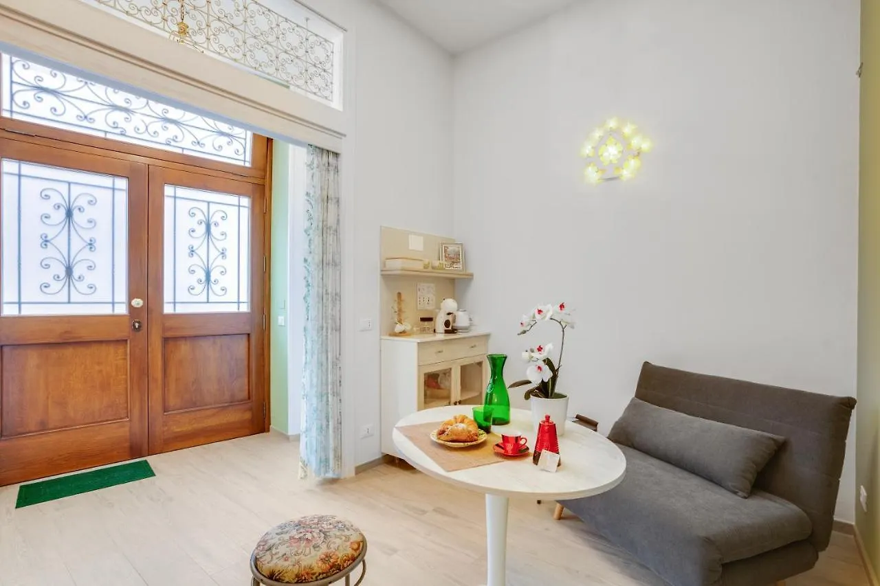 Madame Bari' Suite Apt In The Heart Of Bari Apartmán